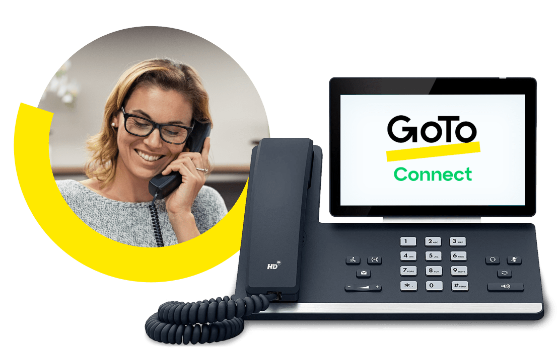 Das Bild zeigt eine Frau, die mit ihrem GoTo Connect-Tischtelefon eine internationale Nummer anruft.