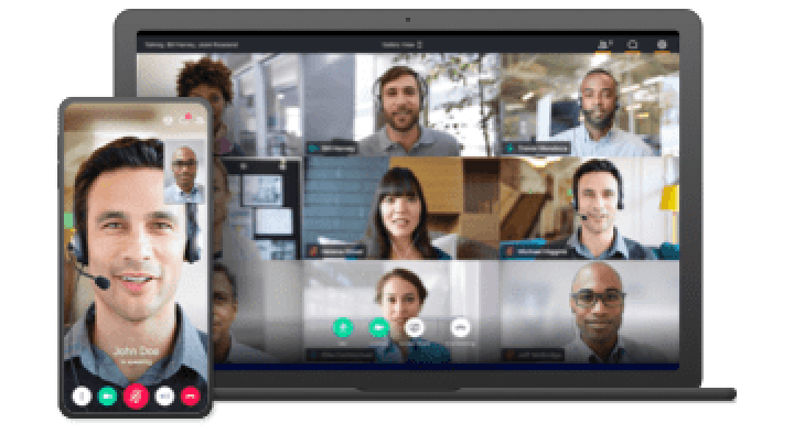 Bild des GoToMeeting-Produktlogos. Unten stehend verwenden Team-Mitglieder GoToMeeting, um mit Laptops und Mobilgeräten ein Meeting abzuhalten.